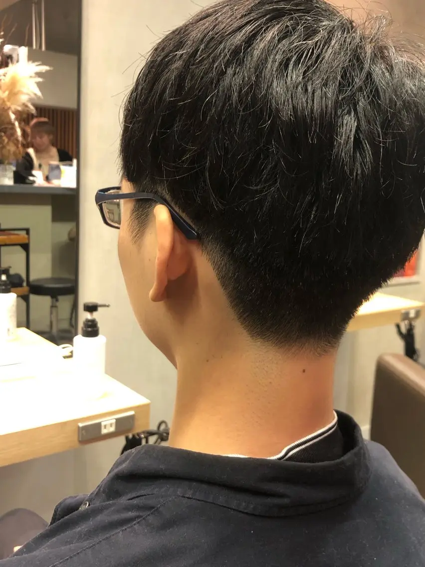 メンズ 刈り上げ 🎀縮毛矯正.暗髪 .艶髪🩶ちひろのヘアスタイル