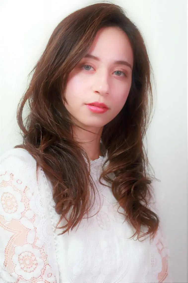 セミロング カラー ハイライトカラー ハイライト 髪質改善 レイヤーカット 縮毛矯正 山村 伸一のヘアスタイル