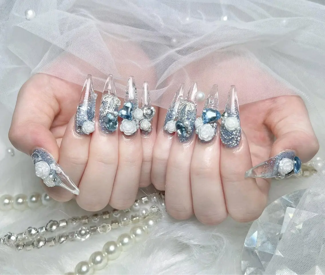 ネイル キラキラネイル 韓国ネイル ロングネイル シンプルネイル ワンホンネイル ハンドネイル Rina Nail.Novaのネイルデザイン