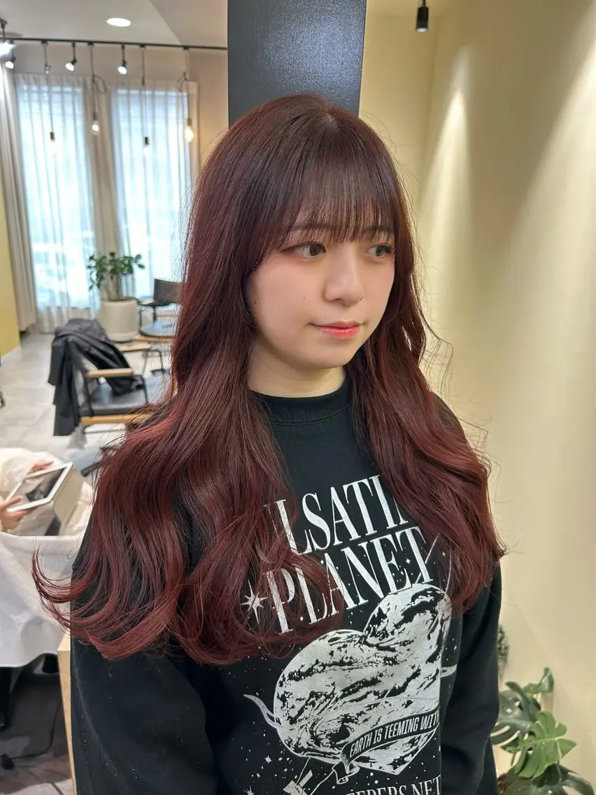 ロング カラー ブリーチ ボルドーカラー ダブルカラー ブリーチなしカラー レッドカラー カット ヘアカラー トリートメント hubhair レイヤー/透明感のヘアスタイル