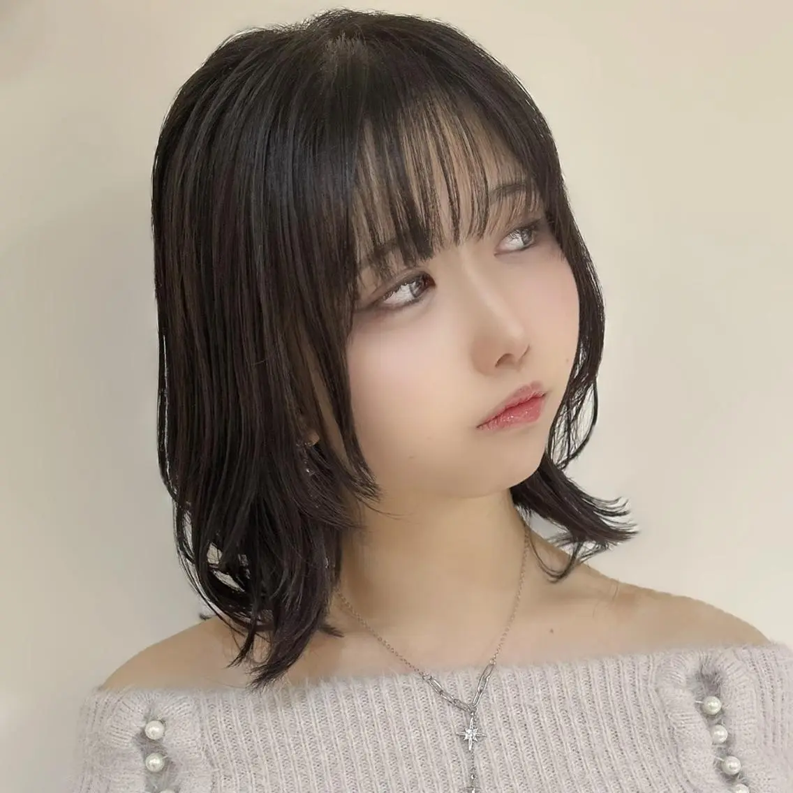 ミディアム ミディアムレイヤー ミディアムパーマ くびれヘア 顔まわりレイヤー 韓国風ヘア カット ショートが上手い人/ 似合わせの達人/ロキのヘアスタイル