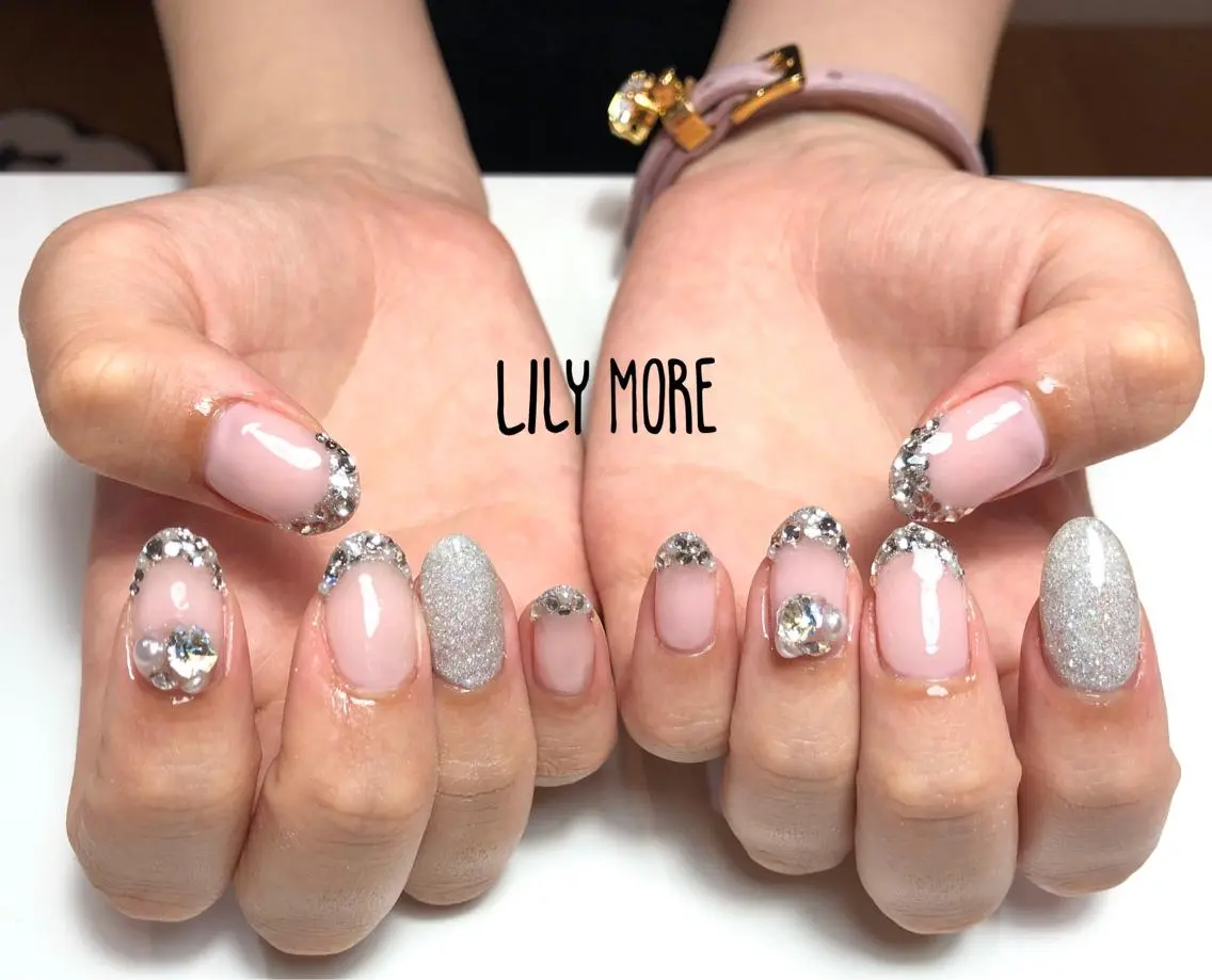ネイル フレンチネイル ストーンネイル Lily closetのネイルデザイン
