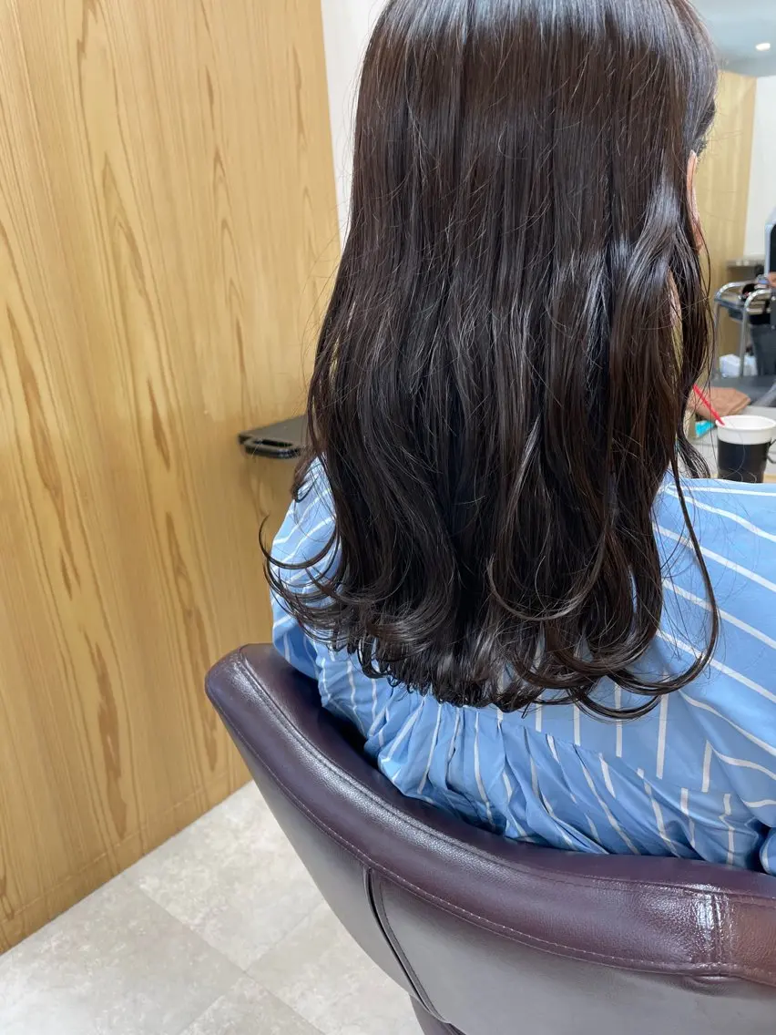 セミロング カラー くるくるパーマ aikoのヘアスタイル