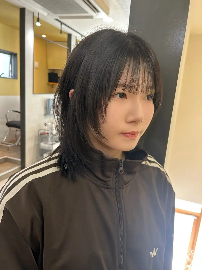 ミディアム カラー ハッシュカット レイヤーカット カット トリートメント hubhair レイヤー/透明感のヘアスタイル