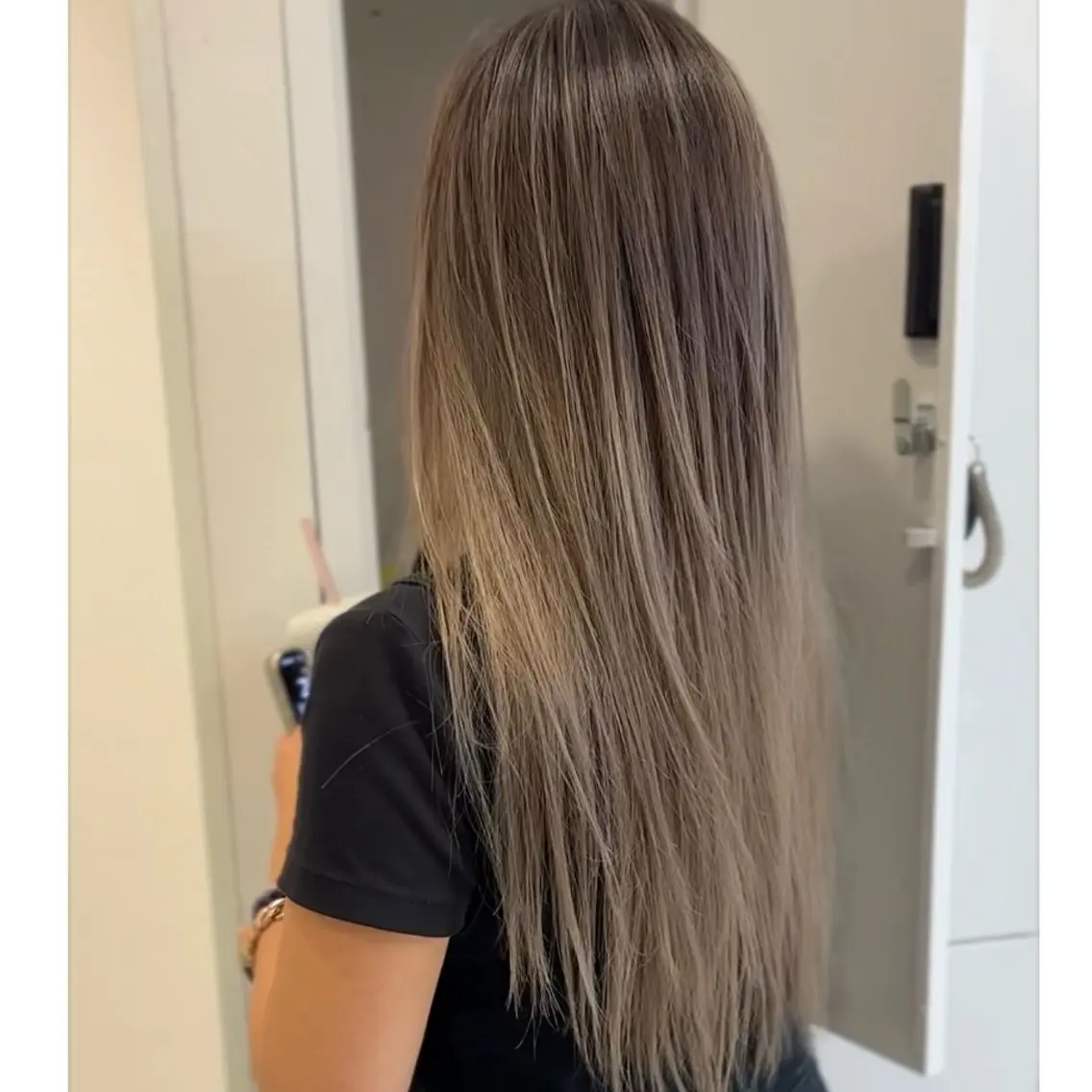 ロング カラー 田谷 夏生のヘアスタイル