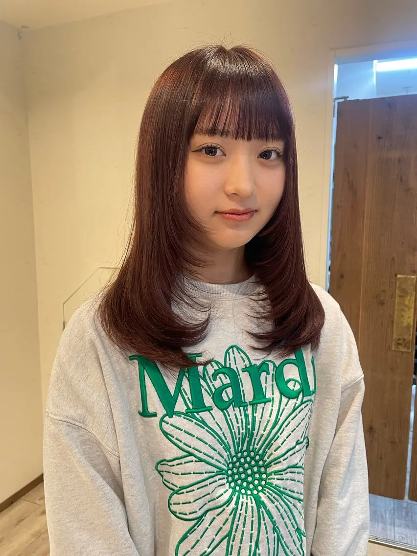 セミロング カラー レッドカラー レイヤーカット カット ヘアカラー トリートメント 渋谷 留菜のヘアスタイル