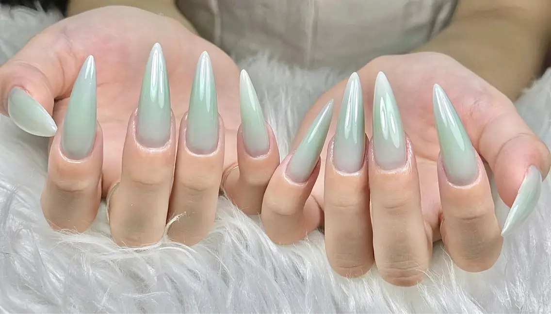 ネイル アートネイル ボルドー フレンチネイル ジェルネイル 氷ネイル・うるうるネイル ハンドネイル Yuki Nailsalonのネイルデザイン