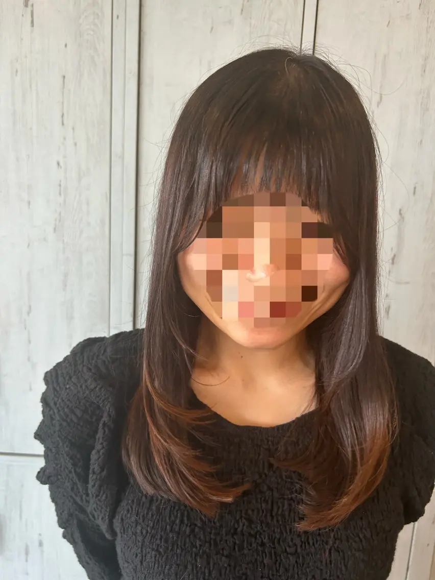 セミロング レイヤーカット 高木 瑶子のヘアスタイル