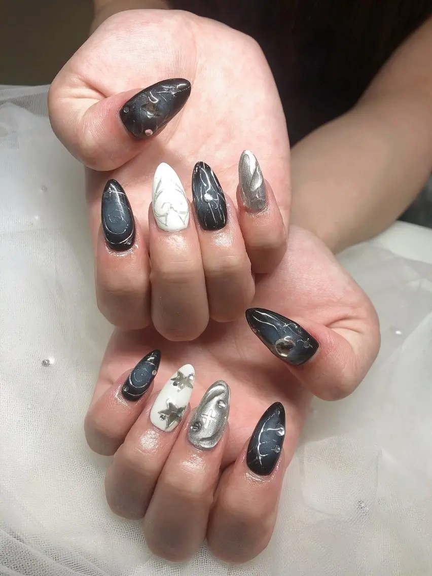 ネイル ハンドネイル RUBYネイルサロン 9Caratsのネイルデザイン