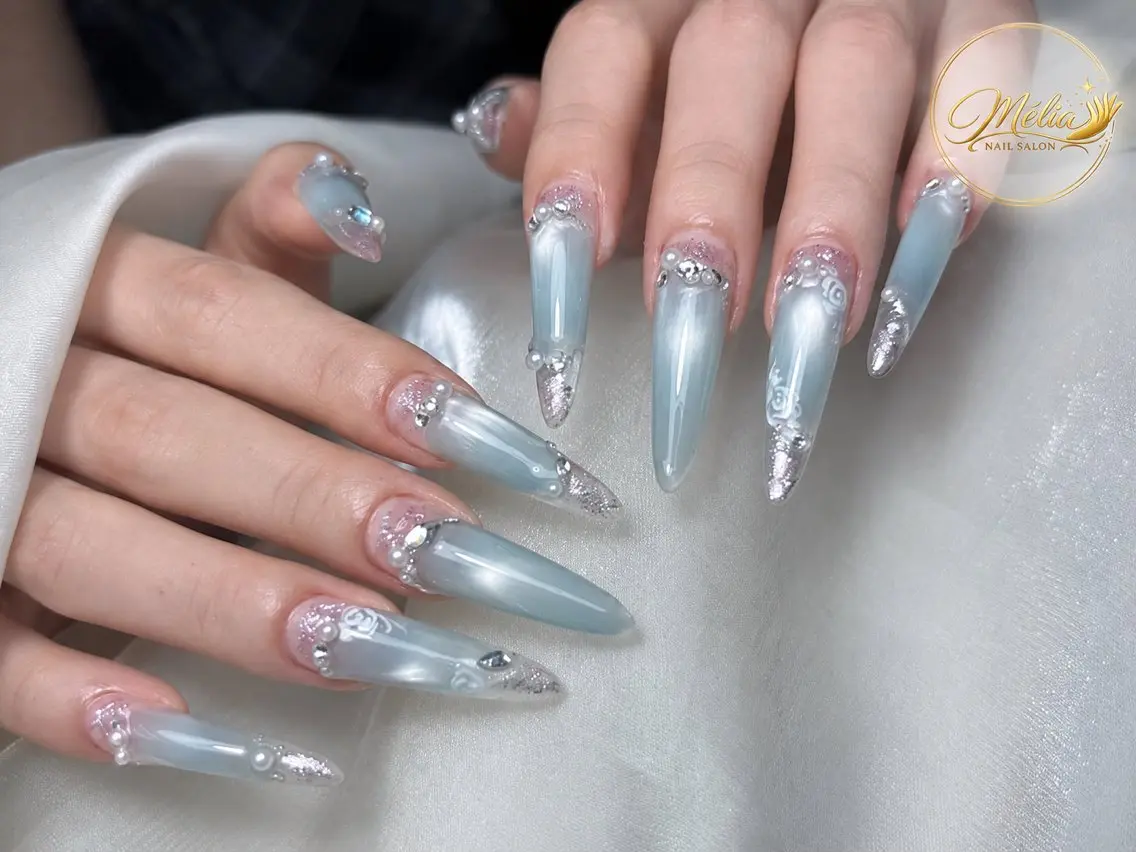 ネイル ブルー 氷ネイル・うるうるネイル キラキラネイル ロングネイル 持ち込み ハンドネイル ハンドケア Melia Nailsのネイルデザイン