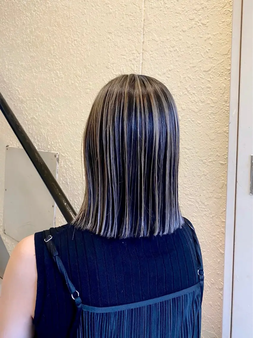 ミディアム ボブ カット ヘアカラー ＳＨＩ ＺＵのヘアスタイル