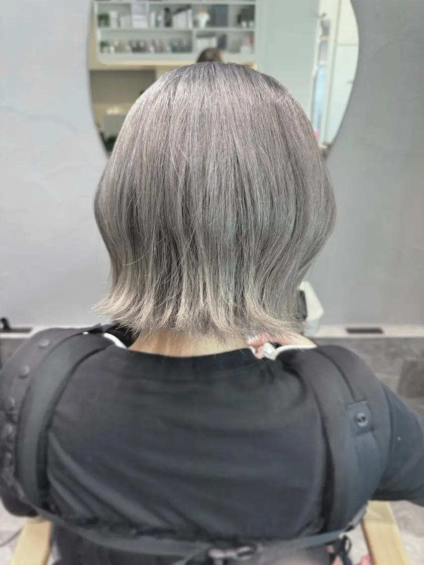 カラー グレージュ シルバー シルバーグレージュ 吉田 空 (POANA.)のヘアスタイル
