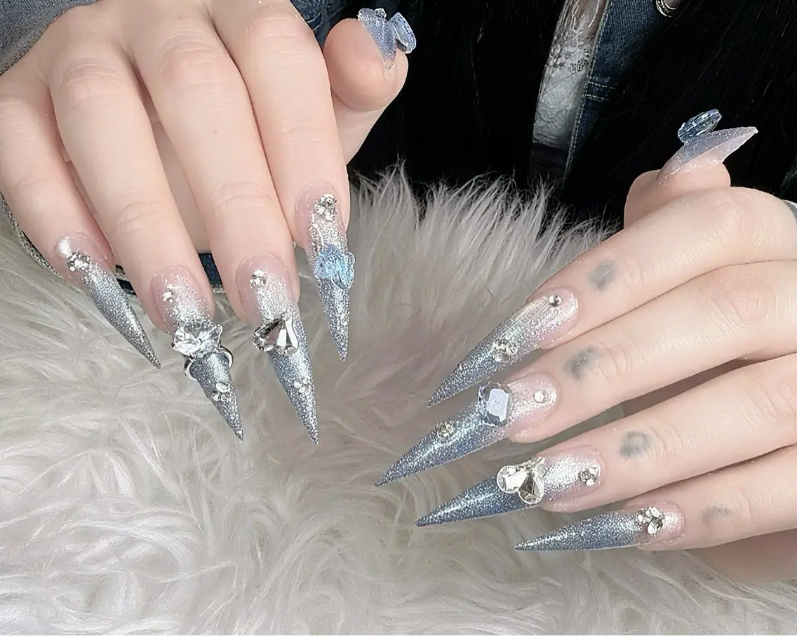 ネイル フラッシュネイル グラデーション キラキラネイル ハンドネイル ハンドケア Gote Kawa nail salonのネイルデザイン