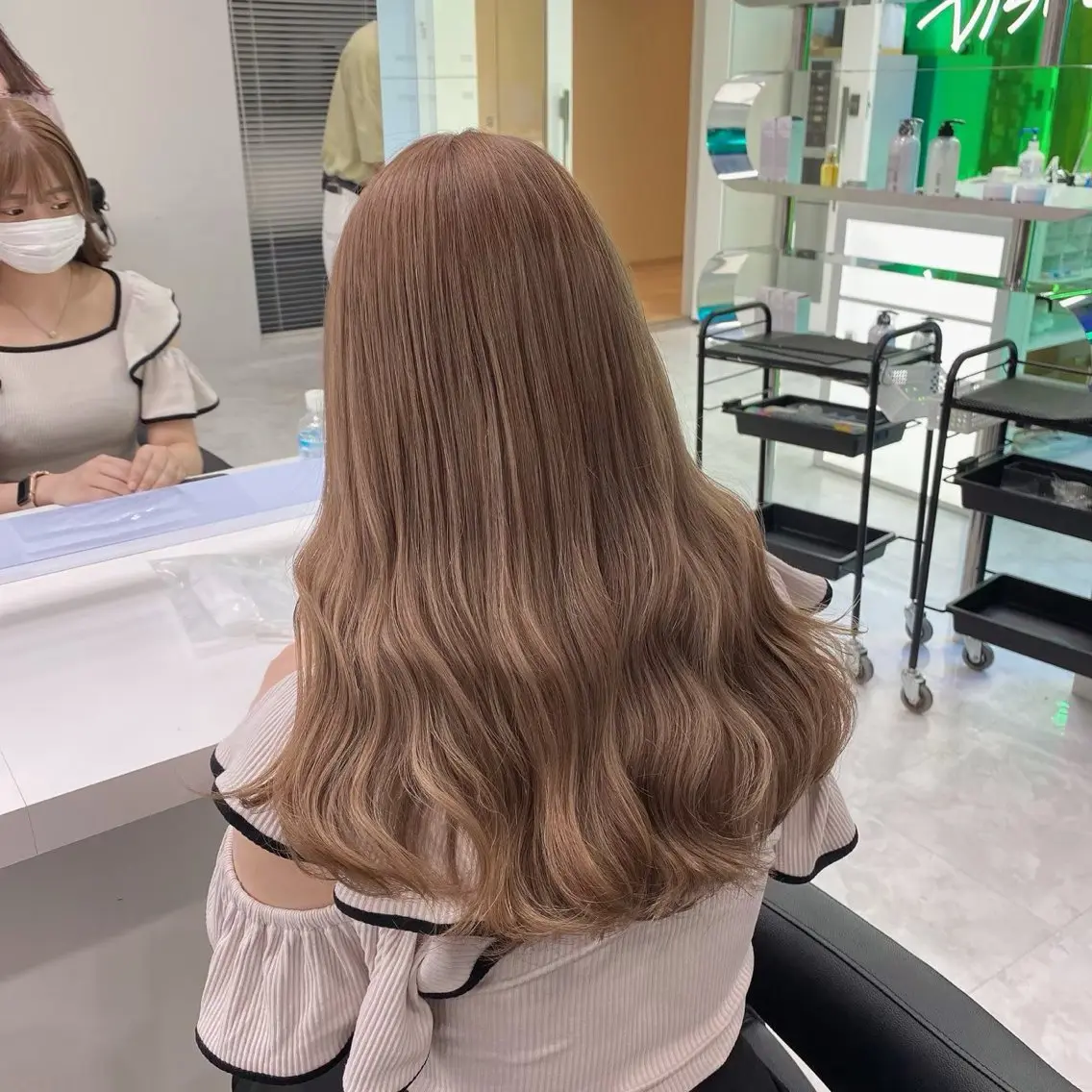 セミロング カラー ヘアアレンジ 🫧モテる💗ダメー ジレスハイトーン🫧のヘアスタイル