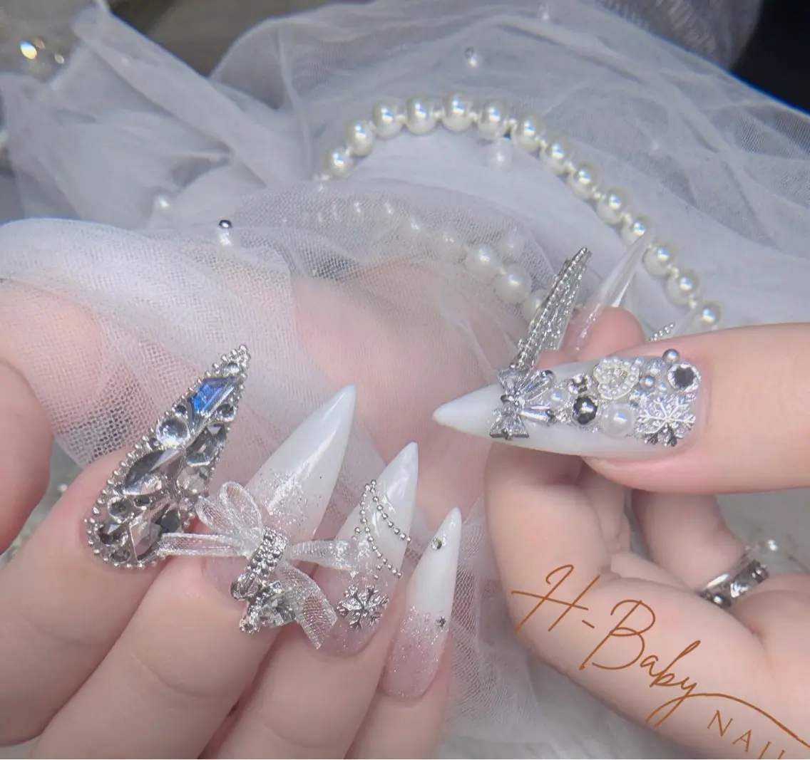 ネイル オーロラネイル フレンチネイル ジェルネイル ハロウィン キラキラネイル Hbaby nailのネイルデザイン