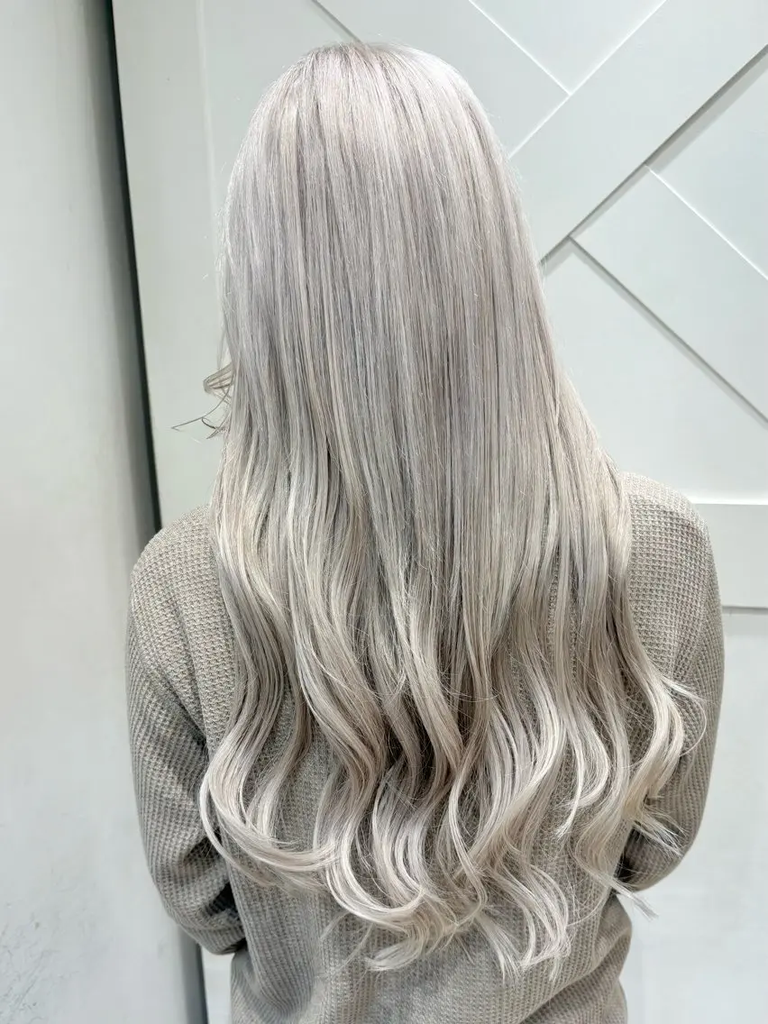 ロング シールエクステ エクステ ヘアカラー エクステ ハイトーンカラー シールエクステのヘアスタイル