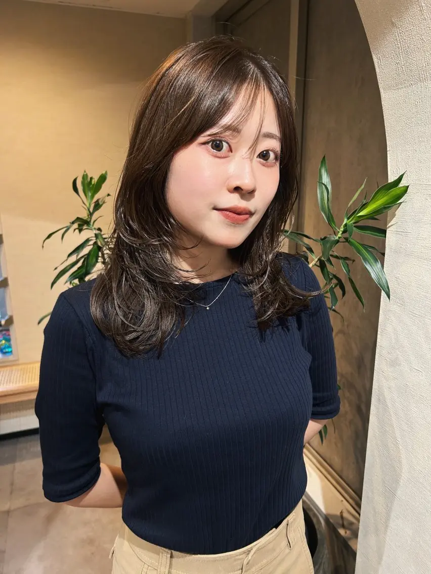 セミロング レイヤーカット 【une】 nanamiのヘアスタイル