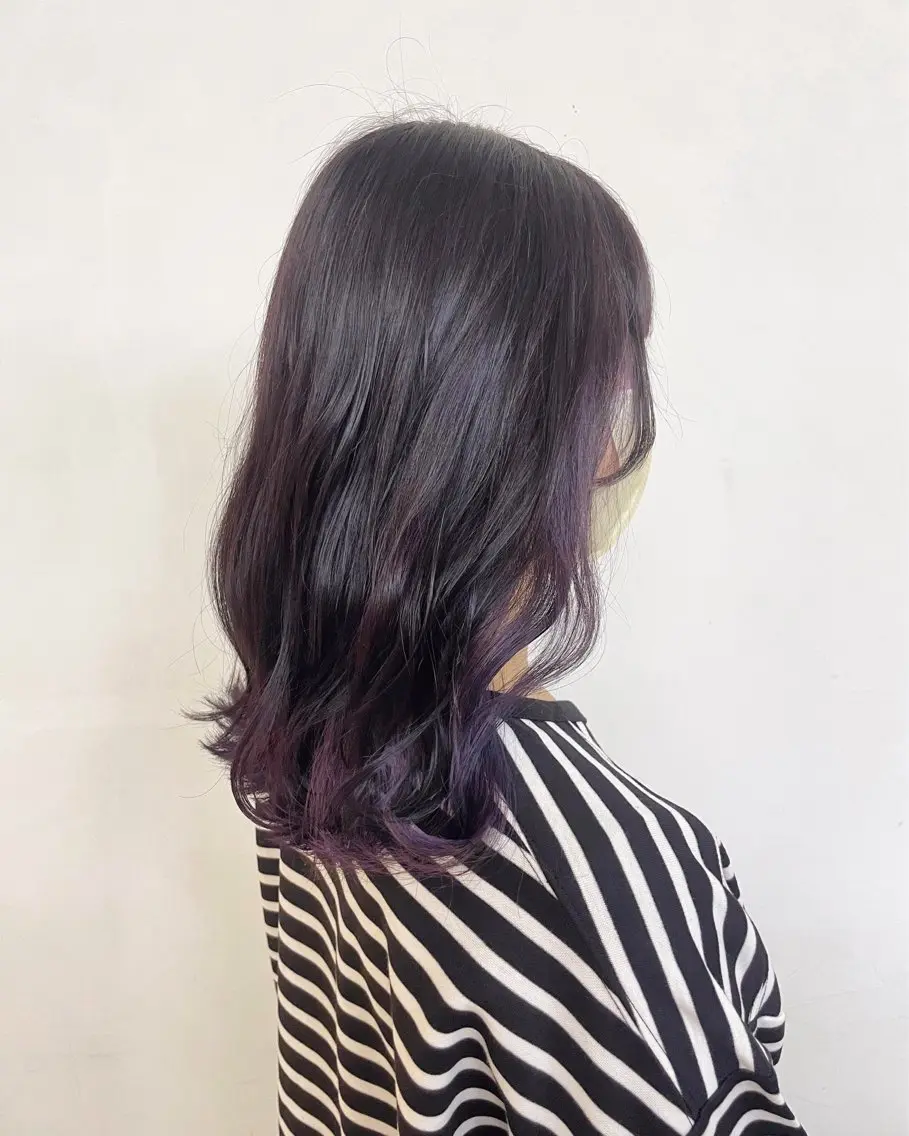 ミディアム パープルカラー 花田 綾のヘアスタイル