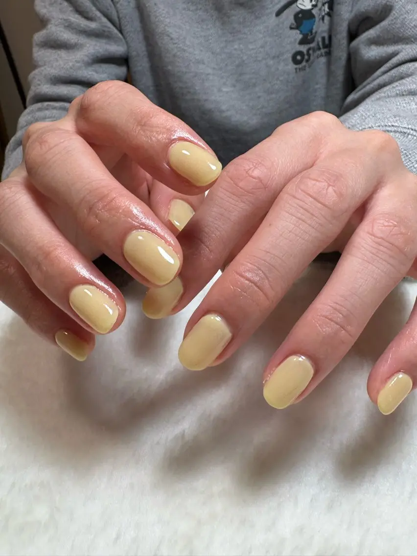 ネイル ワンカラーネイル 黄色 ハンドネイル フットネイル Atún nail (ｱﾄｩﾝﾈｲﾙ)のネイルデザイン