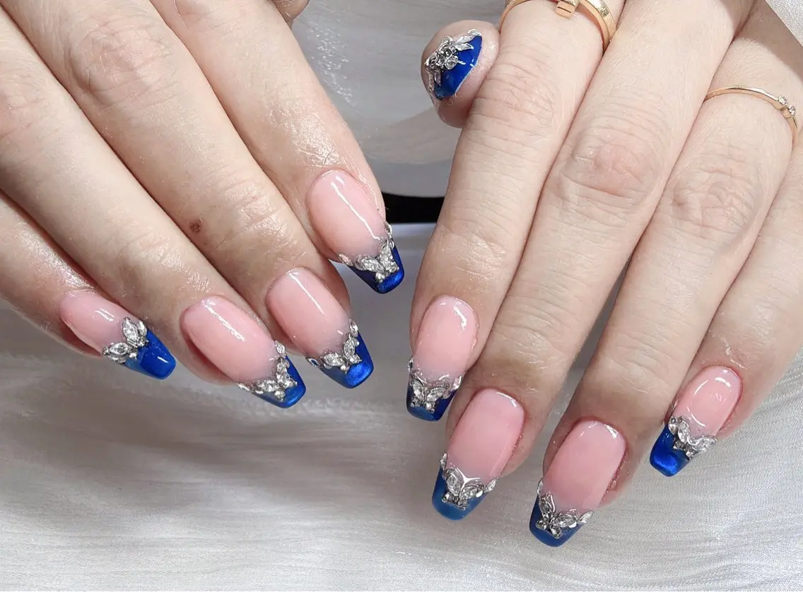 ネイル アートネイル オーロラネイル ガーリー キラキラネイル 韓国ネイル ハンドネイル Mio NailsalonUのネイルデザイン