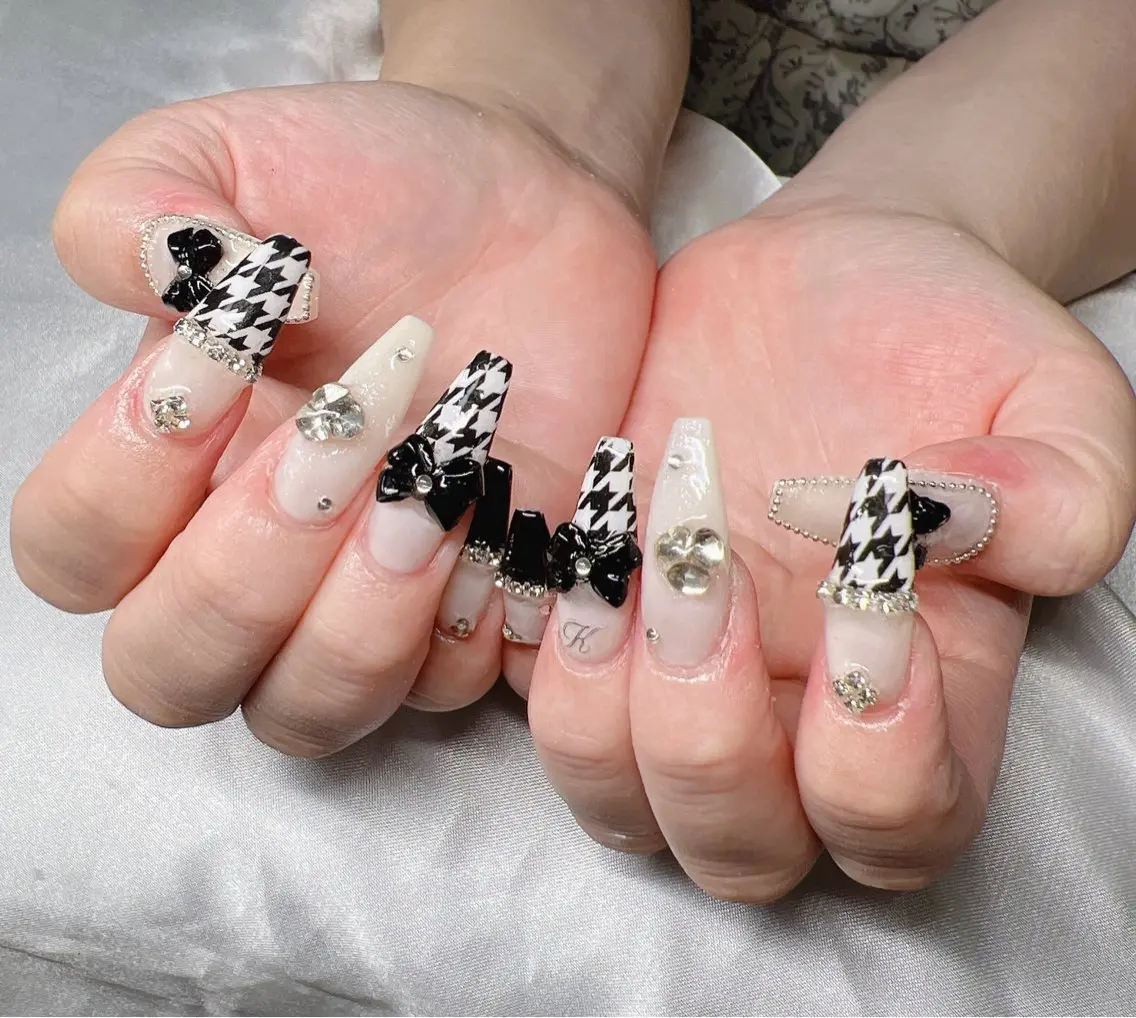 ネイル 長さ出し グラデーション 卒業式 キラキラネイル マグネットネイル ハンドネイル Lee Nailsのネイルデザイン