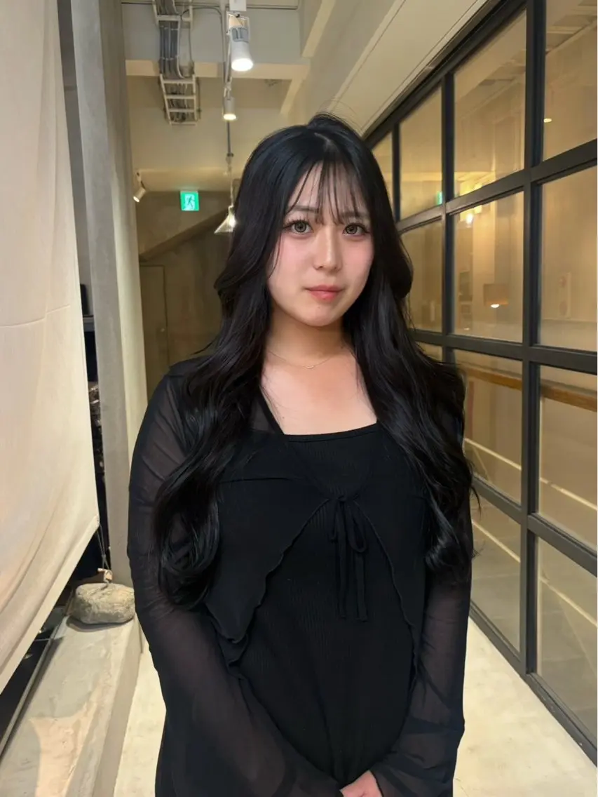 ロング カラー 吉野 新菜のヘアスタイル