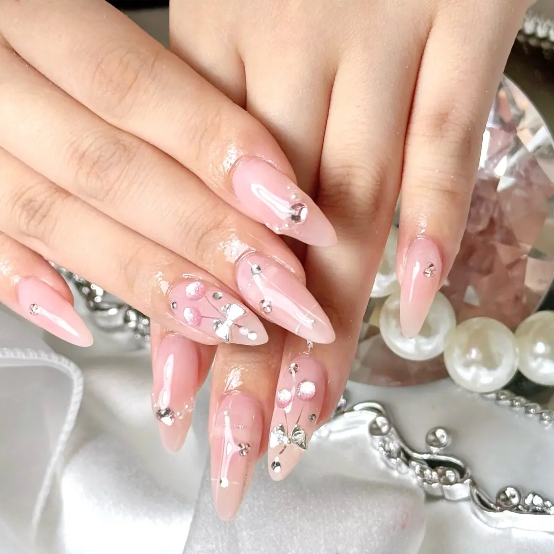 ネイル ハンドネイル ルシイ🎀新宿長さ 出しパーツ専門店のネイルデザイン