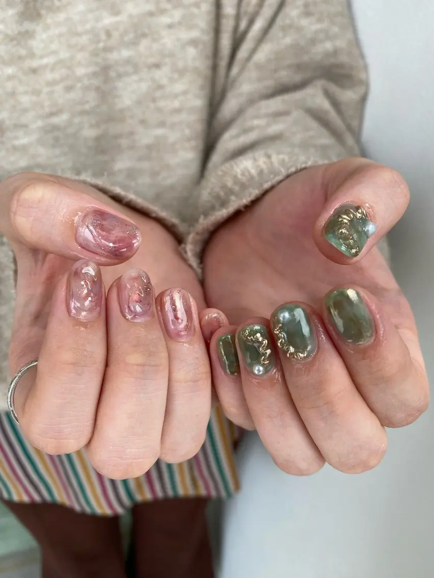 ネイル グリーン マグネットネイル ニュアンスネイル シンプルネイル 春ネイル ハンドネイル 草加ニュアンスネイル 🌚hersのネイルデザイン