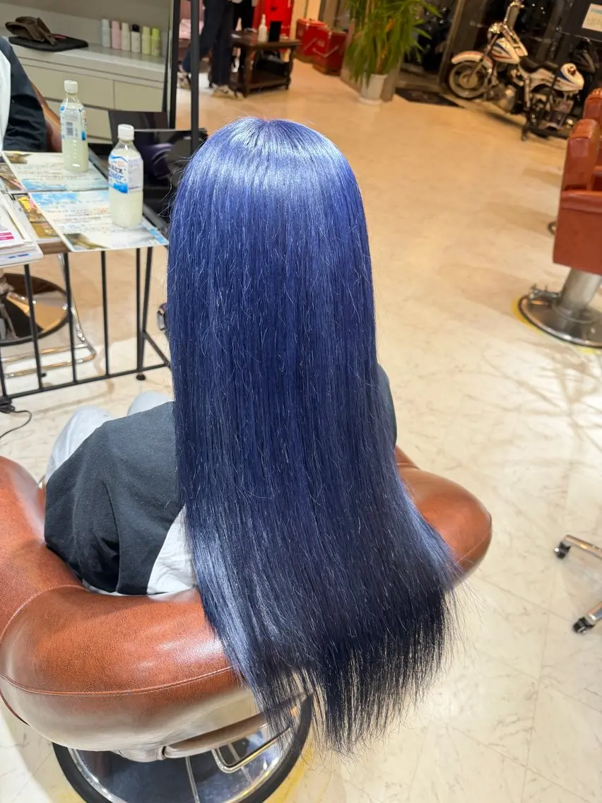 ロング カラー ブリーチ ブルーカラー 透明感カラー ハイトーンカラー 小林 莞奈のヘアスタイル
