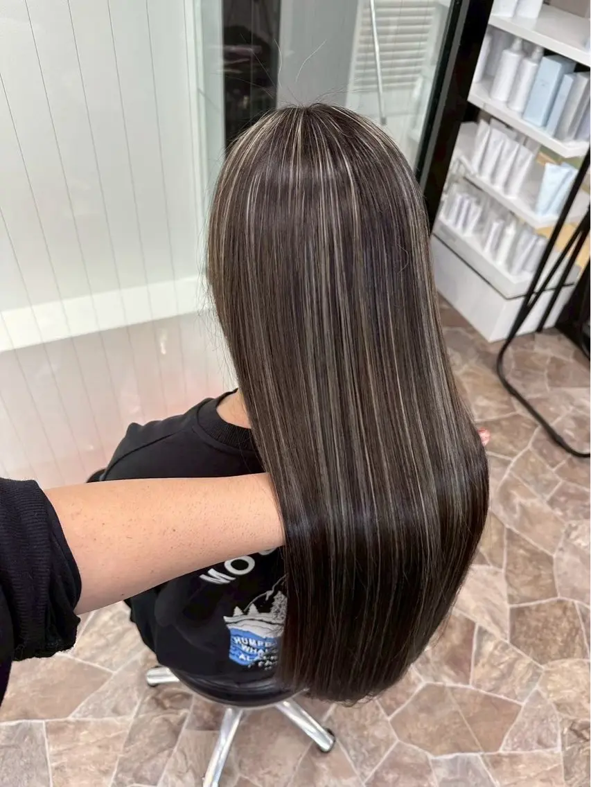 ロング ミストバング ハイライト 髪質改善 ヨシンモリ 韓国風ヘア 🫧La Mimi YUI🫧のヘアスタイル