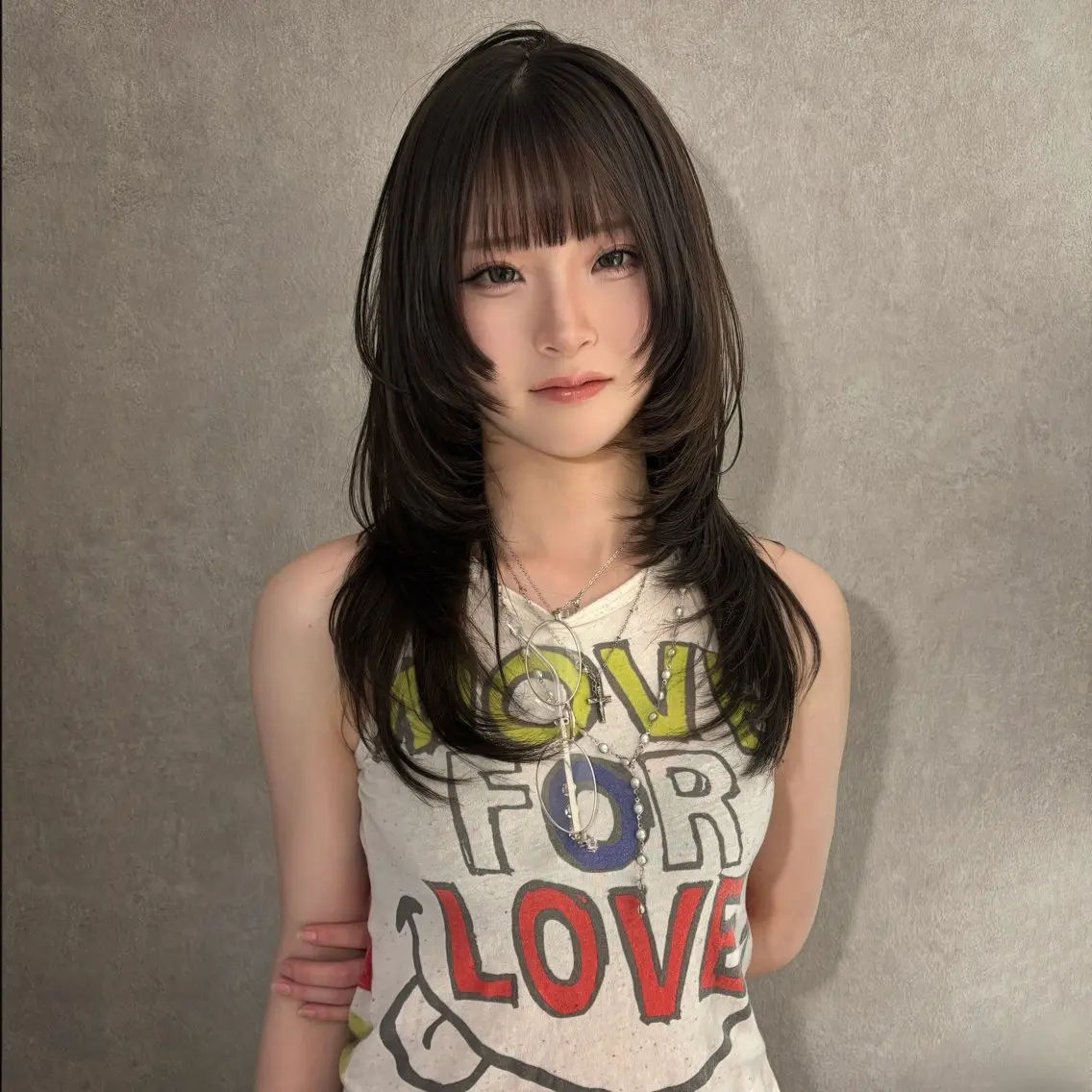 ロング ハッシュカット ハイレイヤー レイヤーカット カット ヘアカラー YUI/ ハイトーン デザインカラーのヘアスタイル