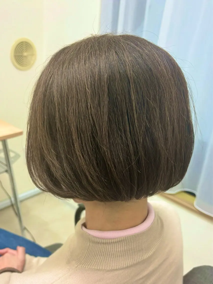 ショート カラー アッシュ アッシュブラウン ブラウンカラー ボブ くせ毛 カット ヘアカラー トリートメント 竹内滉太 当日予約⭕️のヘアスタイル