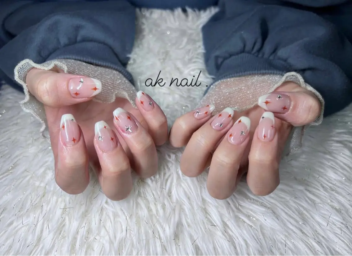 ミディアム ネイル フレンチネイル ak nail .のネイルデザイン