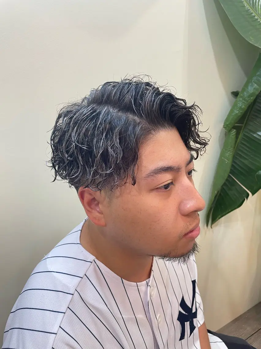 ショート カラー パーマ メンズ センターパート フェードカット メンズハイライト メンズ韓国風 マッシュウルフ カット ヘアカラー パーマ WEST OLAND加藤圭介のヘアスタイル