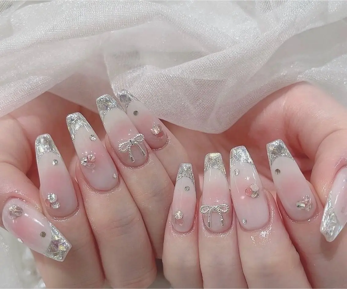 ネイル オーロラネイル チークネイル 長さ出し フットネイル フレンチネイル ハンドネイル Lee Nailsのネイルデザイン