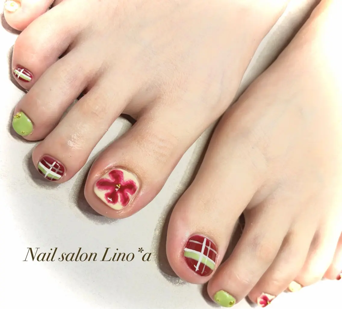 ネイル アートネイル ボルドー フットネイル ガーリー グリーン フットネイル Nail salon Lino*aのネイルデザイン