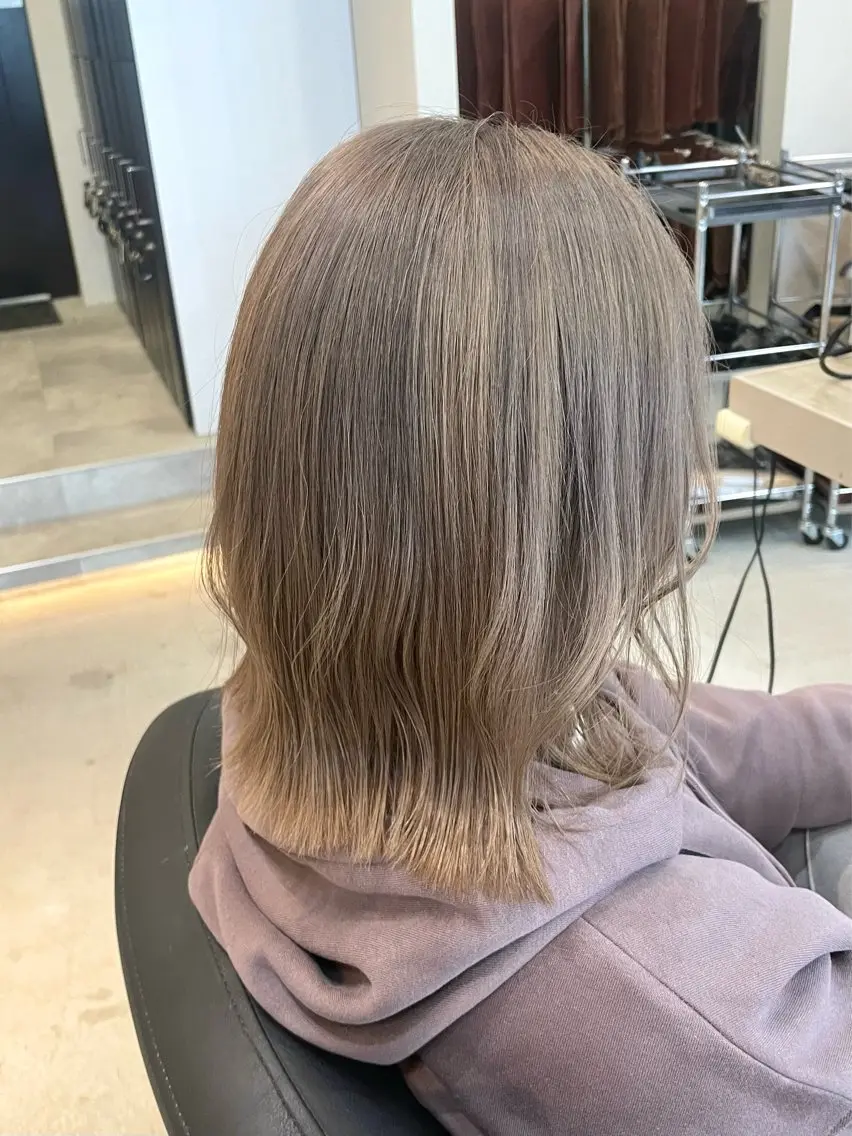 ミディアム カラー AKI 🐉のヘアスタイル