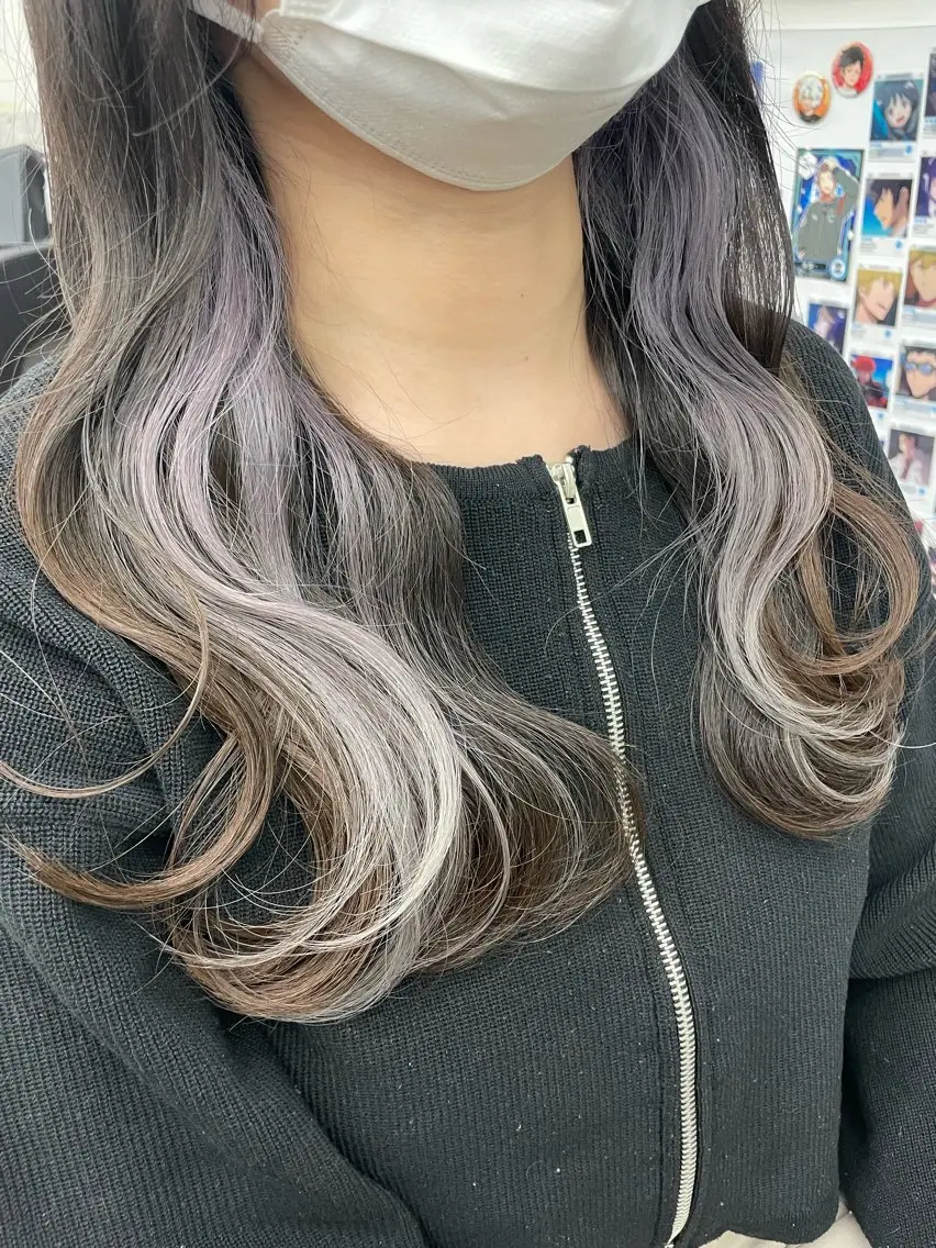 セミロング カラー インナーカラー 推し ブリーチ 髪質改善のヘアスタイル