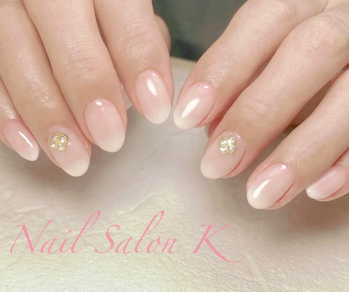 ネイル グラデーション ホワイト ハンドネイル Nail Salon K 🧸美爪育成のネイルデザイン