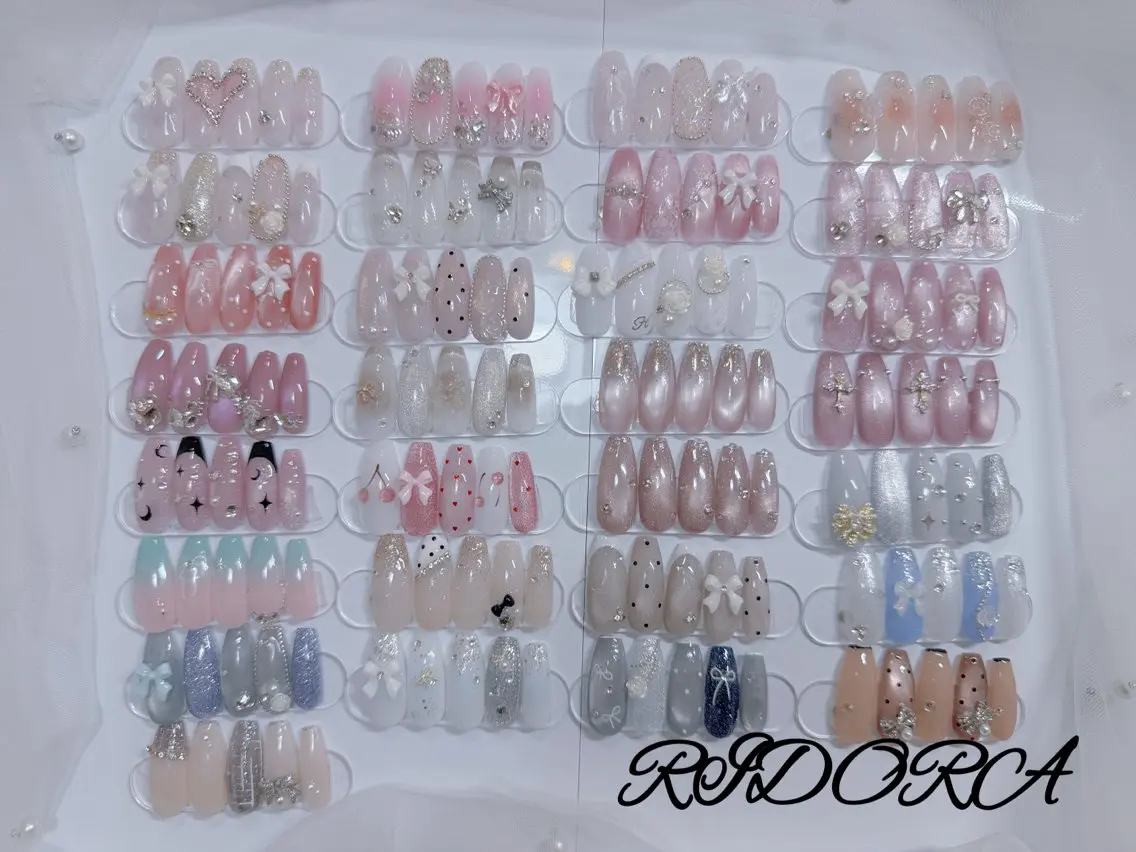 【オフ無し】🎀定額【Ａ】🎀キラキラパーツ盛り沢山⭐️マグネットフレンチ、チークネイルやキラ可愛集中デザイン！の写真