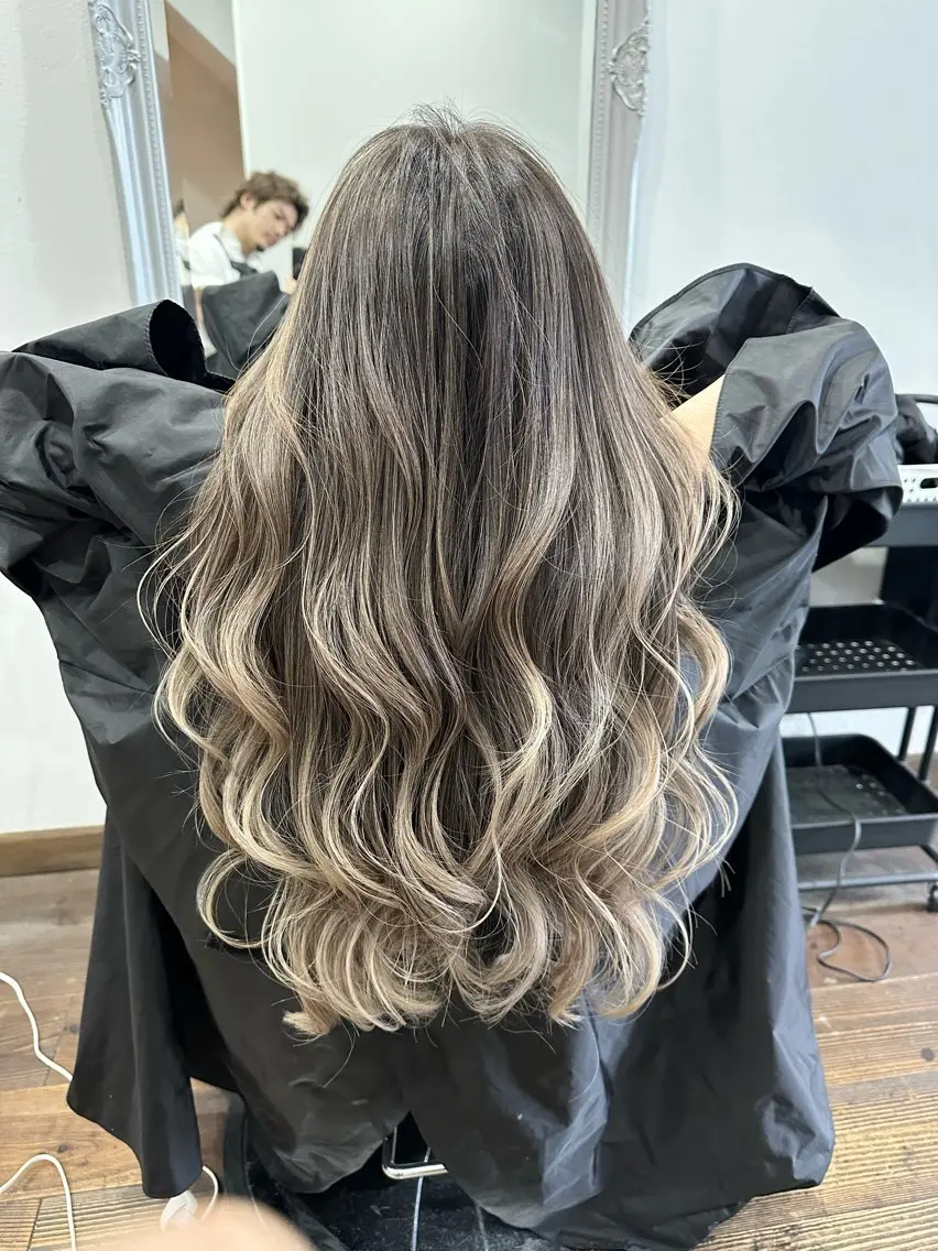 ロング レイヤーカット カット ヘアカラー トリートメント バレイヤージュ 隅中秀弥のヘアスタイル