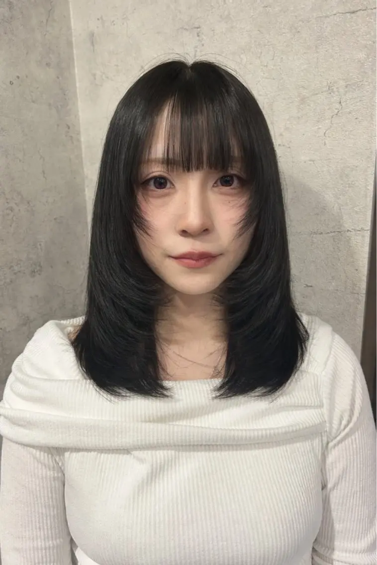 ミディアム カラー ミディアムレイヤー 透明感カラー ダークグレー レイヤーカット 小顔カット パーソナルカラー 診断🍀マリンのヘアスタイル