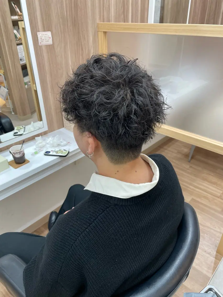 カット+無造作パーマ(スパイラル、ツイスパ、シャドウ、フェザー)などの写真