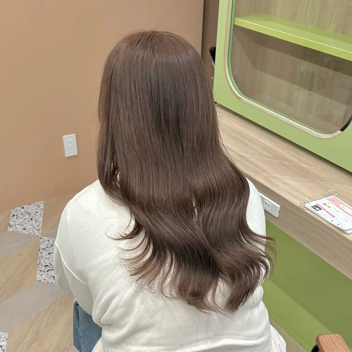 セミロング カラー ベージュカラー ブリーチ ブラウンカラー ショコラベージュ 透明感カラー ヘアカラー トリートメント ブリーチなしベージュ /ヘアセット/ミユのヘアスタイル