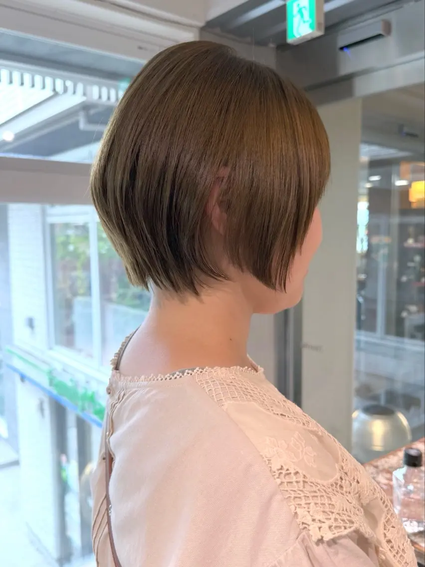 ショート カラー ベージュカラー ブリーチ 透明感カラー ダブルカラー ヘーゼル カット ヘアカラー RorriM natsuのヘアスタイル