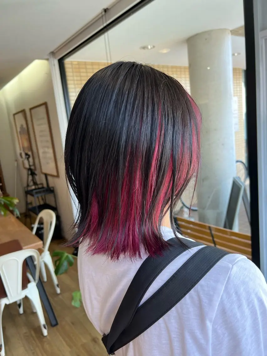 カラー 黒髪 インナーカラー レッドカラー ヘアカラー トリートメント 堀 望美のヘアスタイル