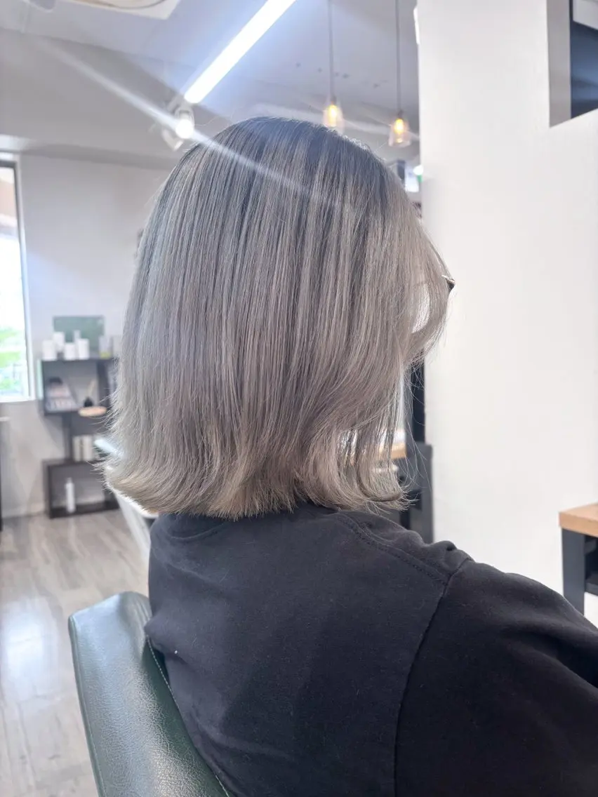 ミディアム カット ヘアカラー トリートメント ブリーチデザイン| レイヤー|小寺 葵のヘアスタイル