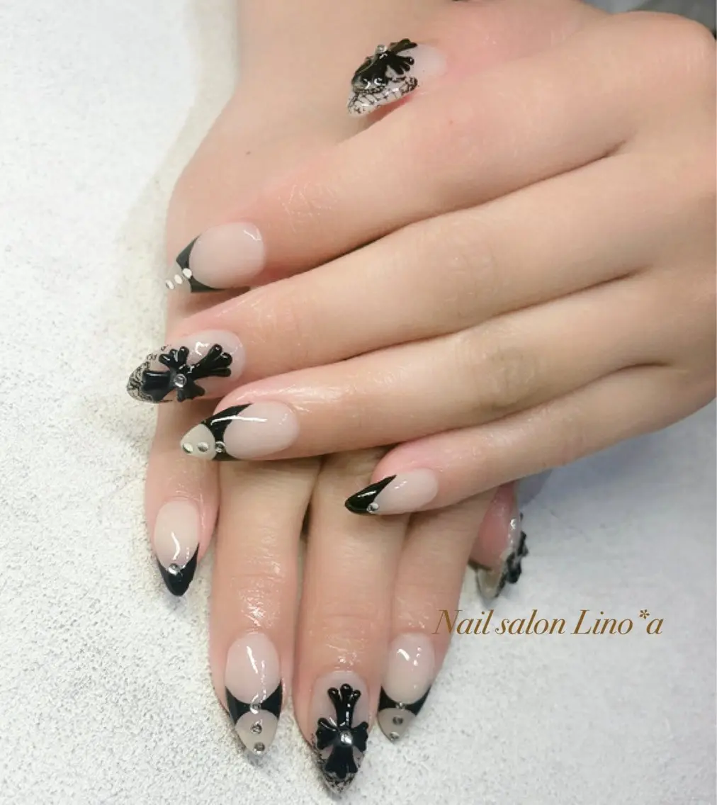 ネイル フレンチネイル 持ち込み ストーンネイル ハンドネイル Nail salon Lino*aのネイルデザイン