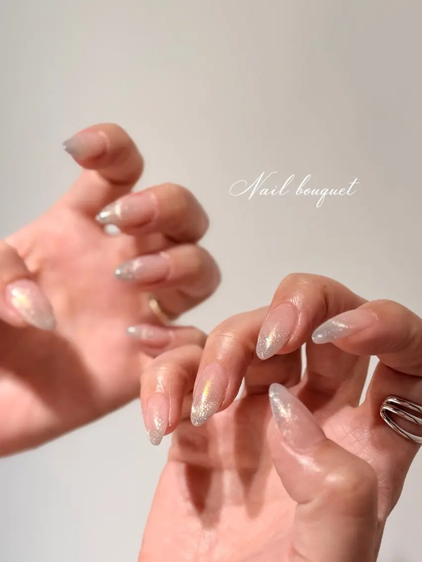 ネイル カジュアル ドット フラワーネイル フレンチネイル キラキラネイル ハンドネイル Nail bouquetのネイルデザイン