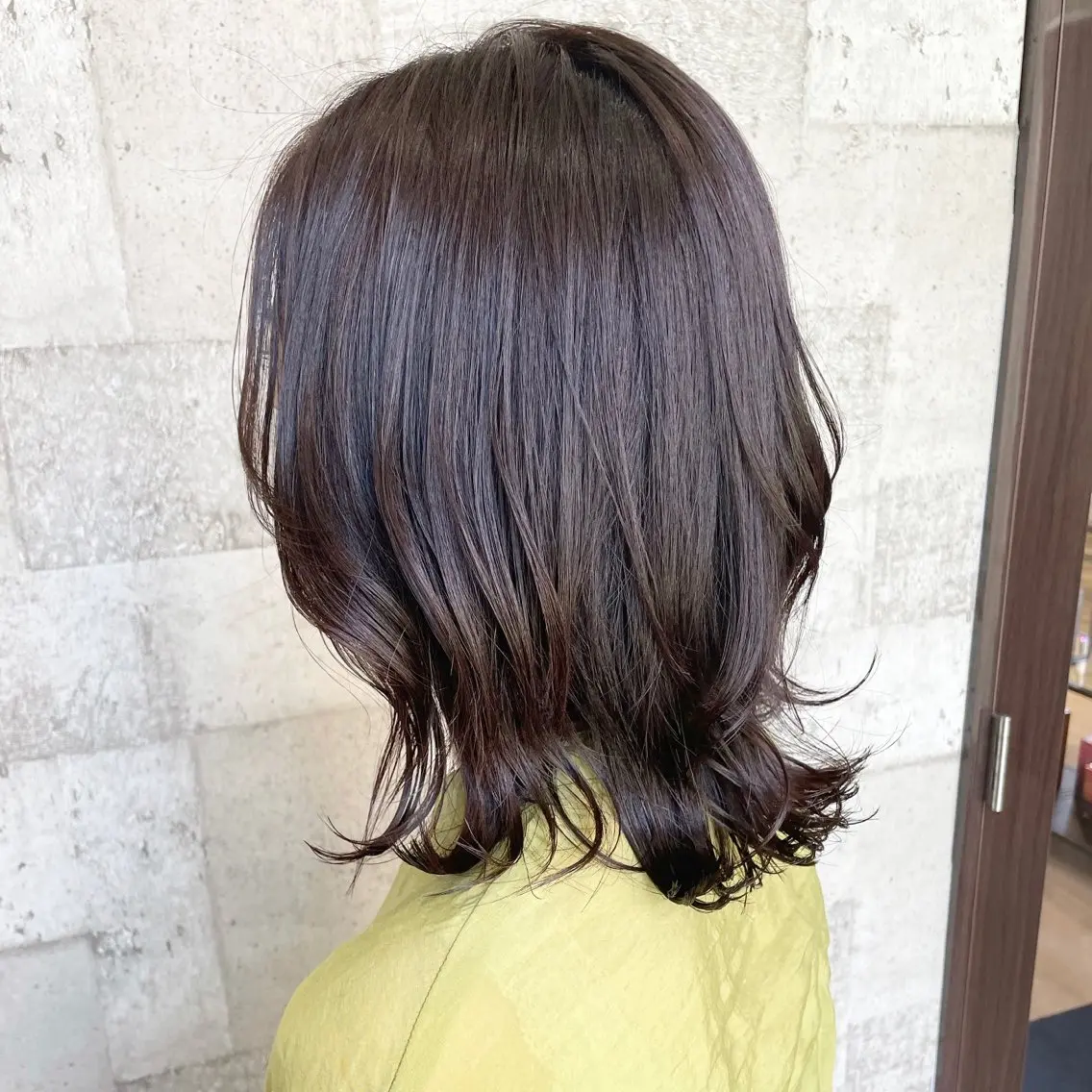 セミロング カラー グレージュ ラベンダーカラー レイヤーカット 外ハネヘア トリートメント カット ヘアカラー トリートメント 村上 遥香 店長スタイリストのヘアスタイル